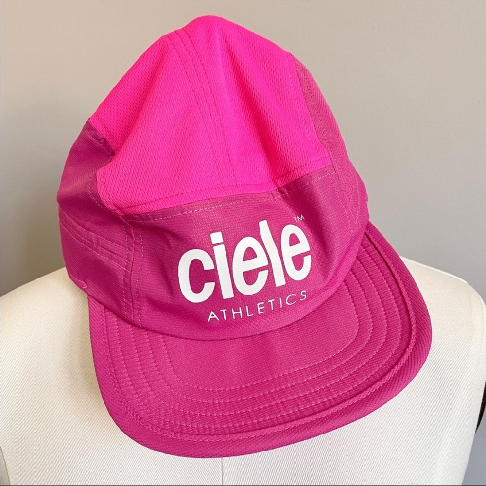 Ciele Athletics Magenta Fuchsia Bright Pink GOCap 5-Panel Running Cap - O/S